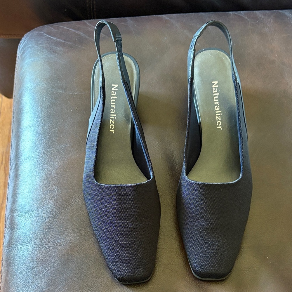 Naturalizer Women's Janice Navy Fabric  Slingback Heels
